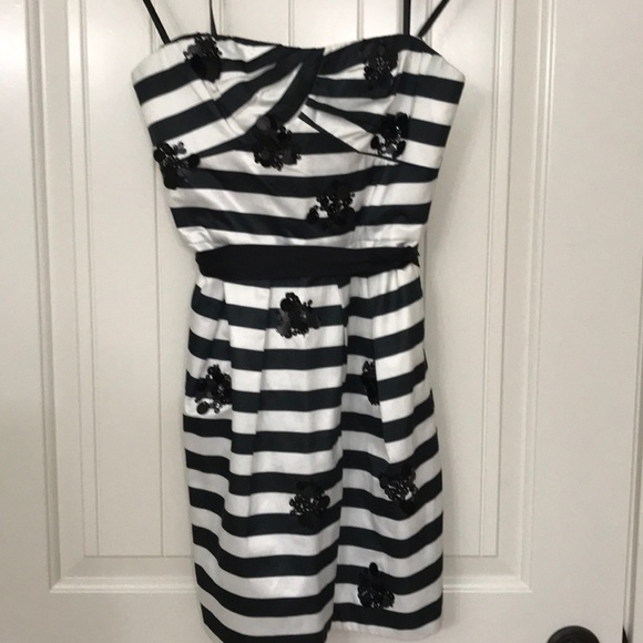 BCBG black and white stripe sequin details. Size 6 - Picture 1 of 7